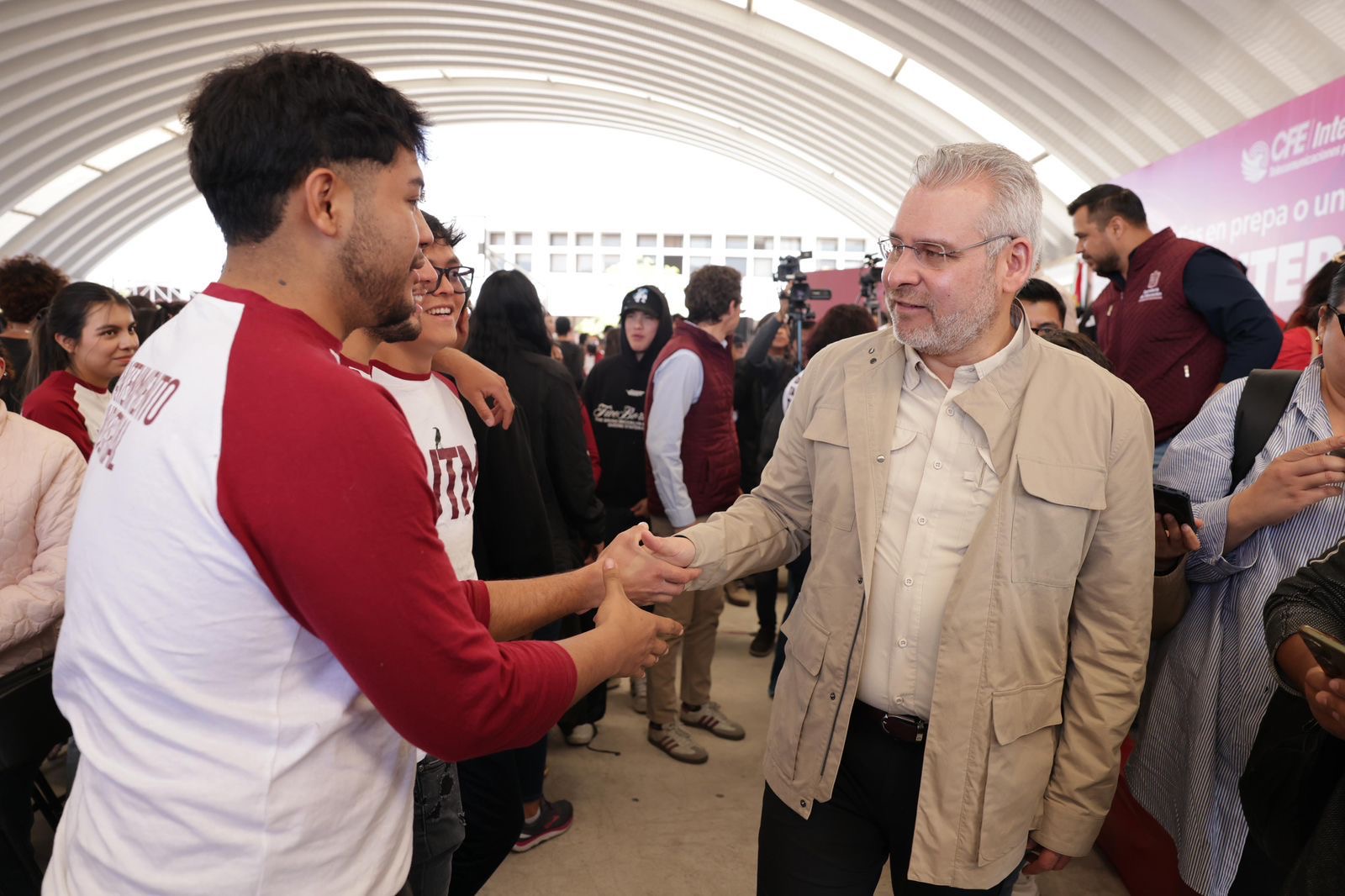 Data incluye 4GB mensuales, redes sociales, mensajes y llamadas ilimitadas para estudiantes: Bedolla