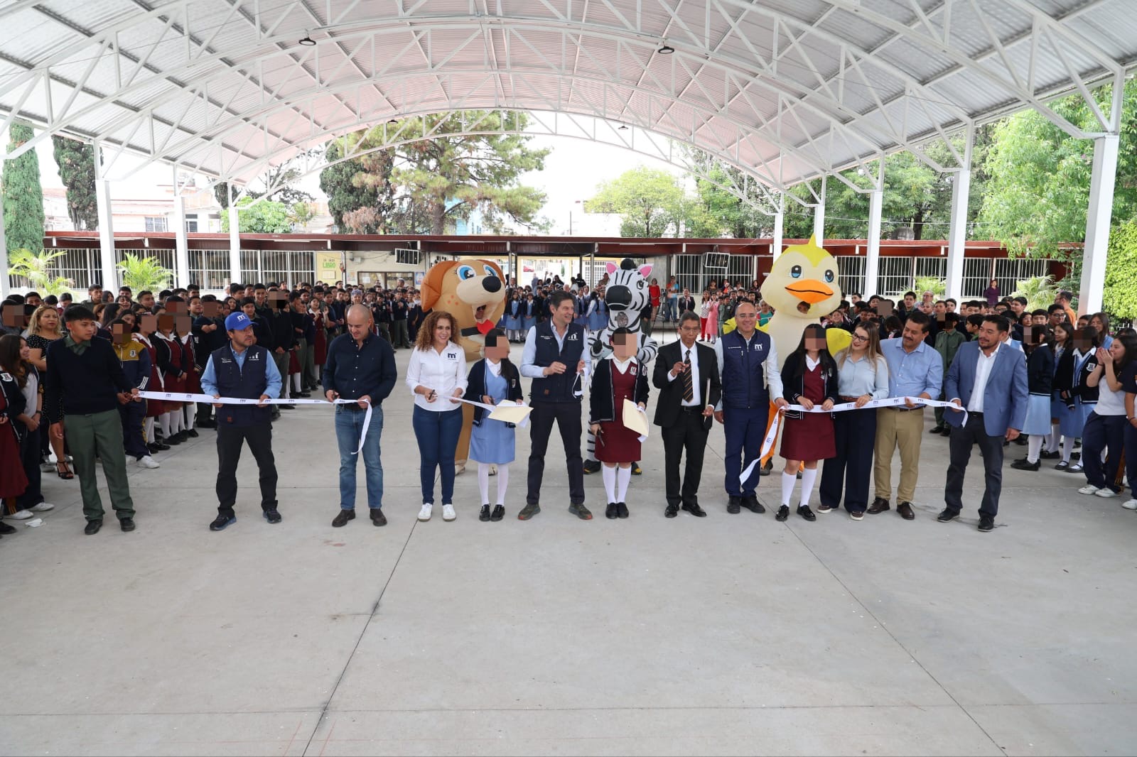 Alfonso Martínez, aliado de la educación; techumbres y cancha deportiva al Norte de Morelia