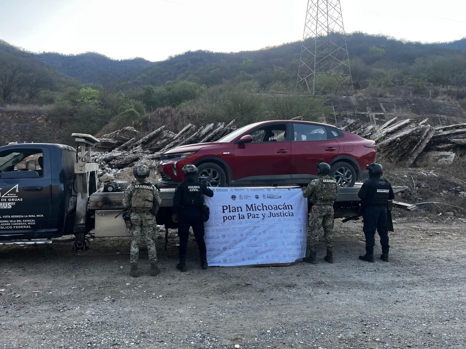 Marinos detienen a 7 presuntos delincuentes, aseguran equipo bélico y droga 