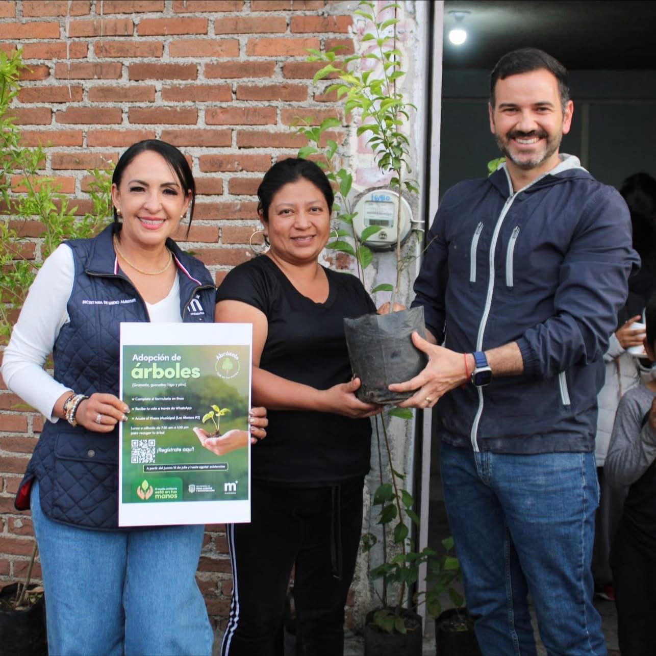 Yankel Benítez ofrece respaldo solidario a vecinos de Ampliación Gertrudis Sánchez