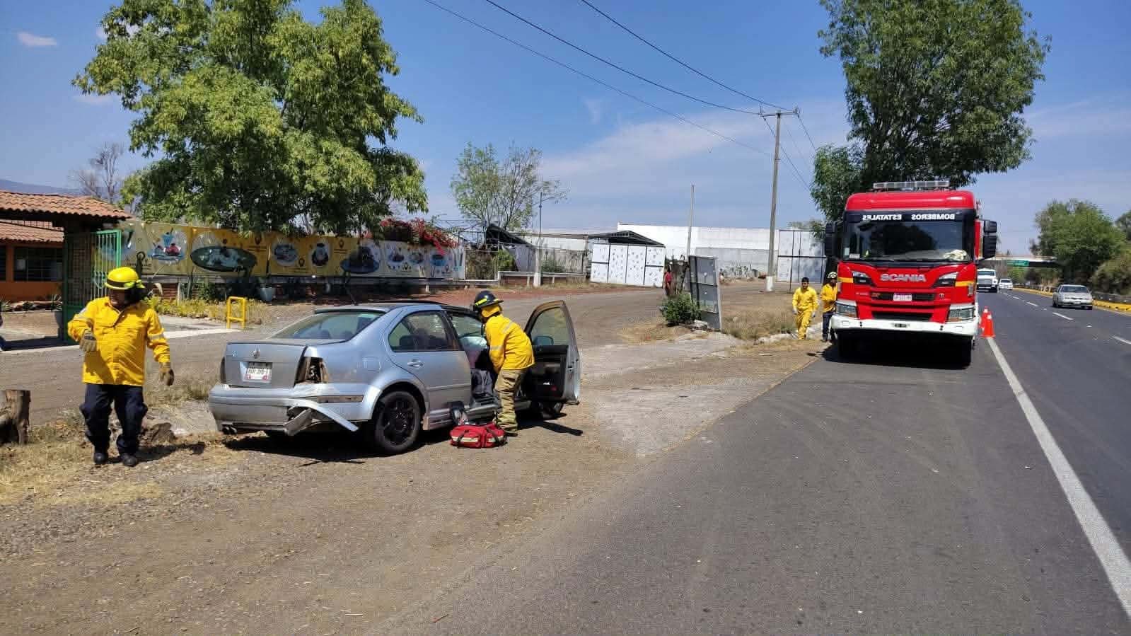 Se registra choque entre dos vehículos en la Morelia-Pátzcuaro; hay 4 lesionados 