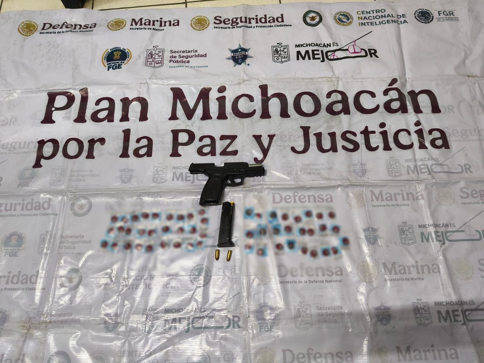 SSP asegura a 3 personas en posesión de un arma de fuego en Uruapan