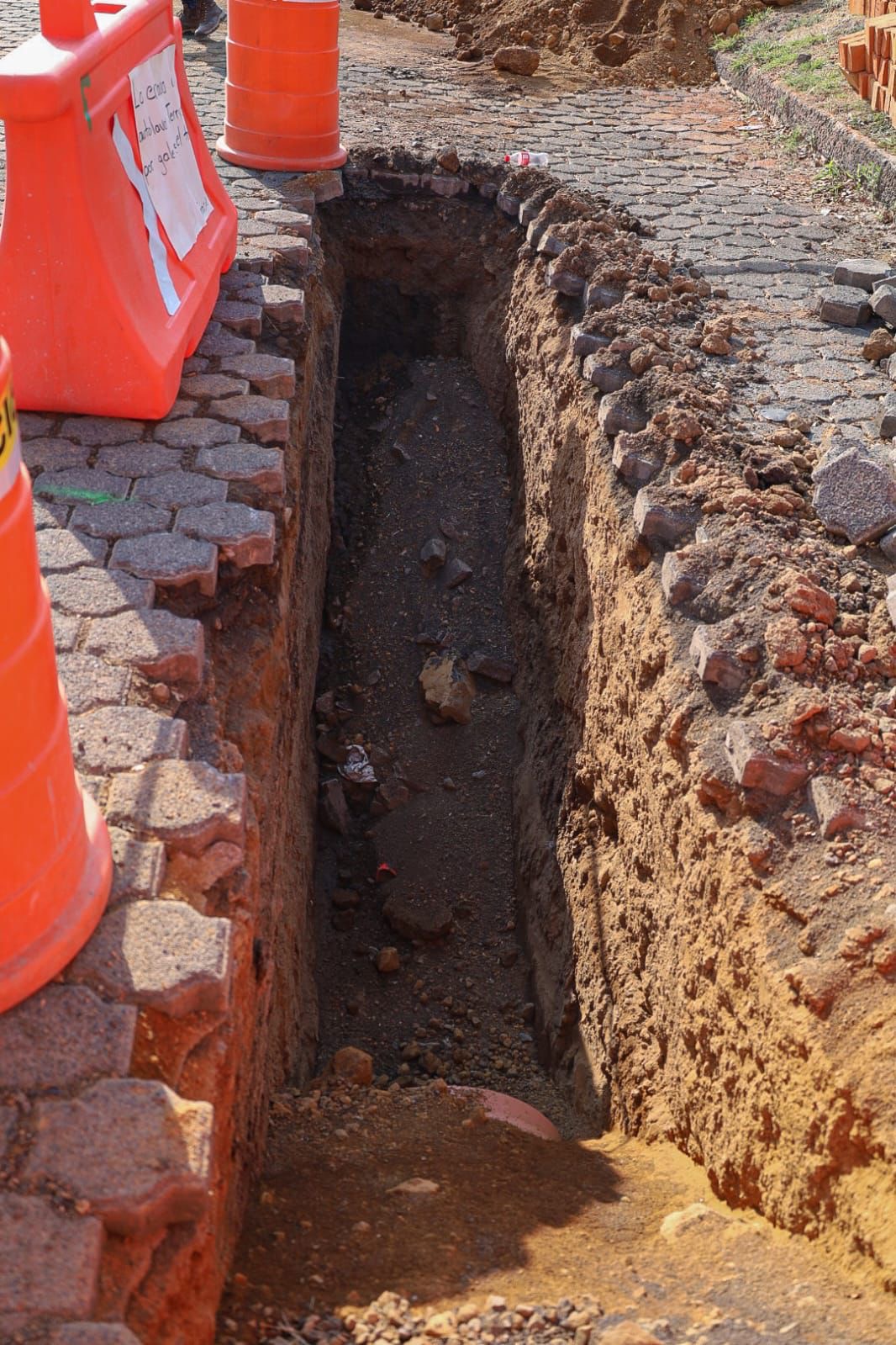 Supervisa Adolfo Torres avance de obra sanitaria en la colonia Lomas del Punhuato
