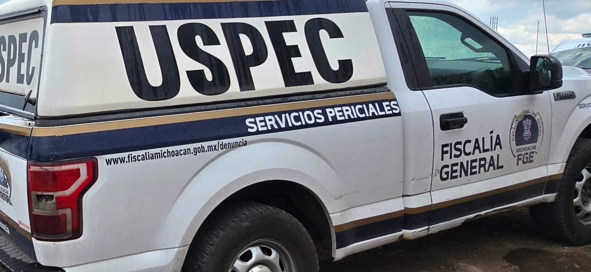 Hallan a hombre maniatad0 y asesinad0 en Turicato; le dejan mensaje en cartulina 