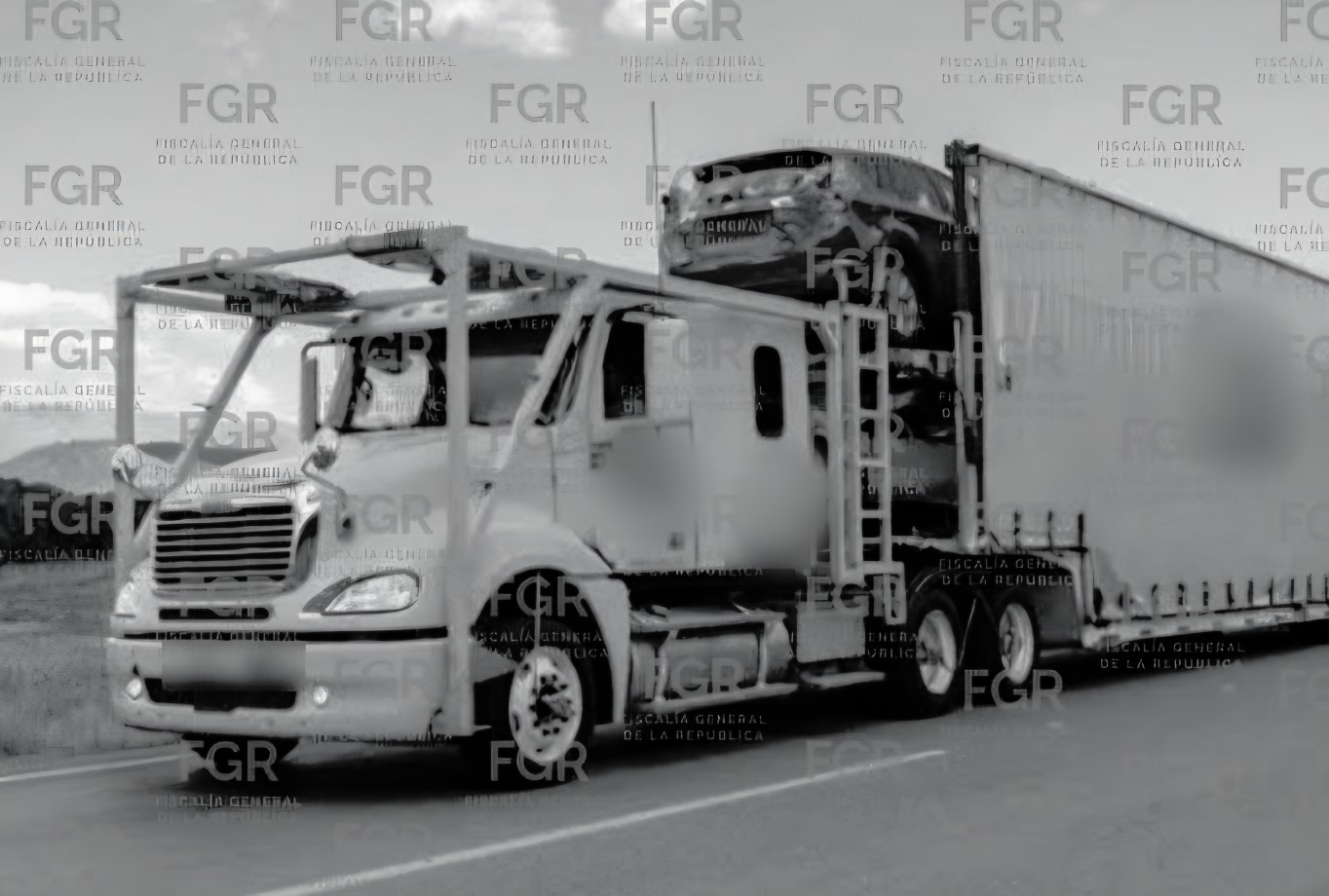 A mano armada roban vehículos nuevos de camiones nodrizas, en Copándaro