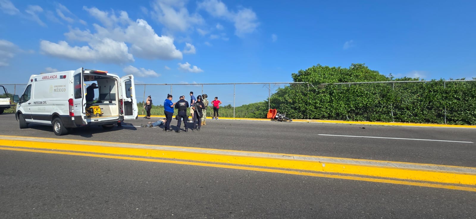 Motociclista"mandadito" muere al derrapar, en el acceso al Boulevard Playero Bicentenario 