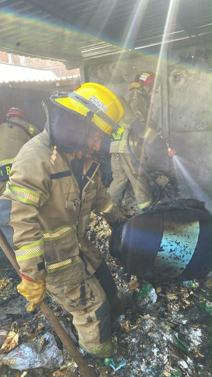 Arde área de residuos de una fábrica de tostadas y frituras al norte de Morelia 