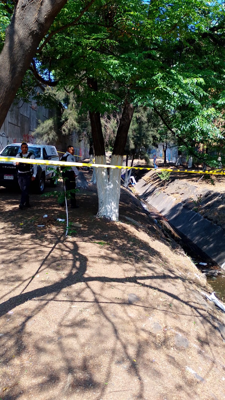 Localizan cadáv3r con huell4s de viol3ncia, en cuneta pluvial del Libramiento Norte de Morelia