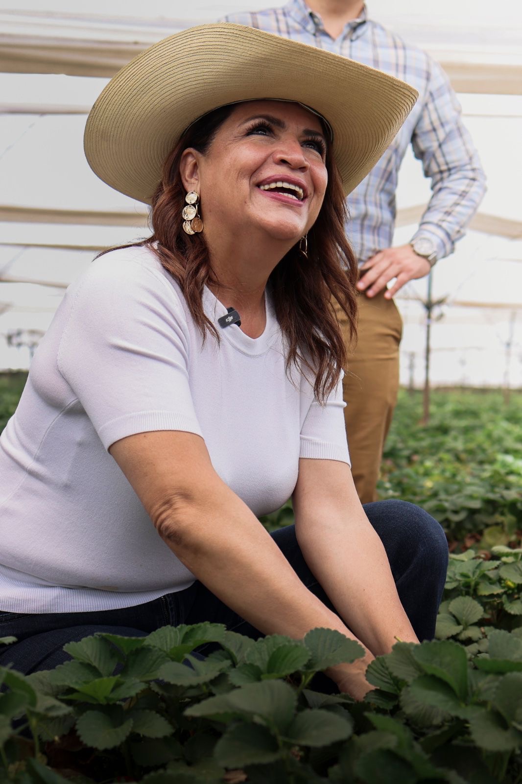 Fabiola Alanís reconoce el liderazgo de las mujeres en la agroindustria de la fresa en Jacona