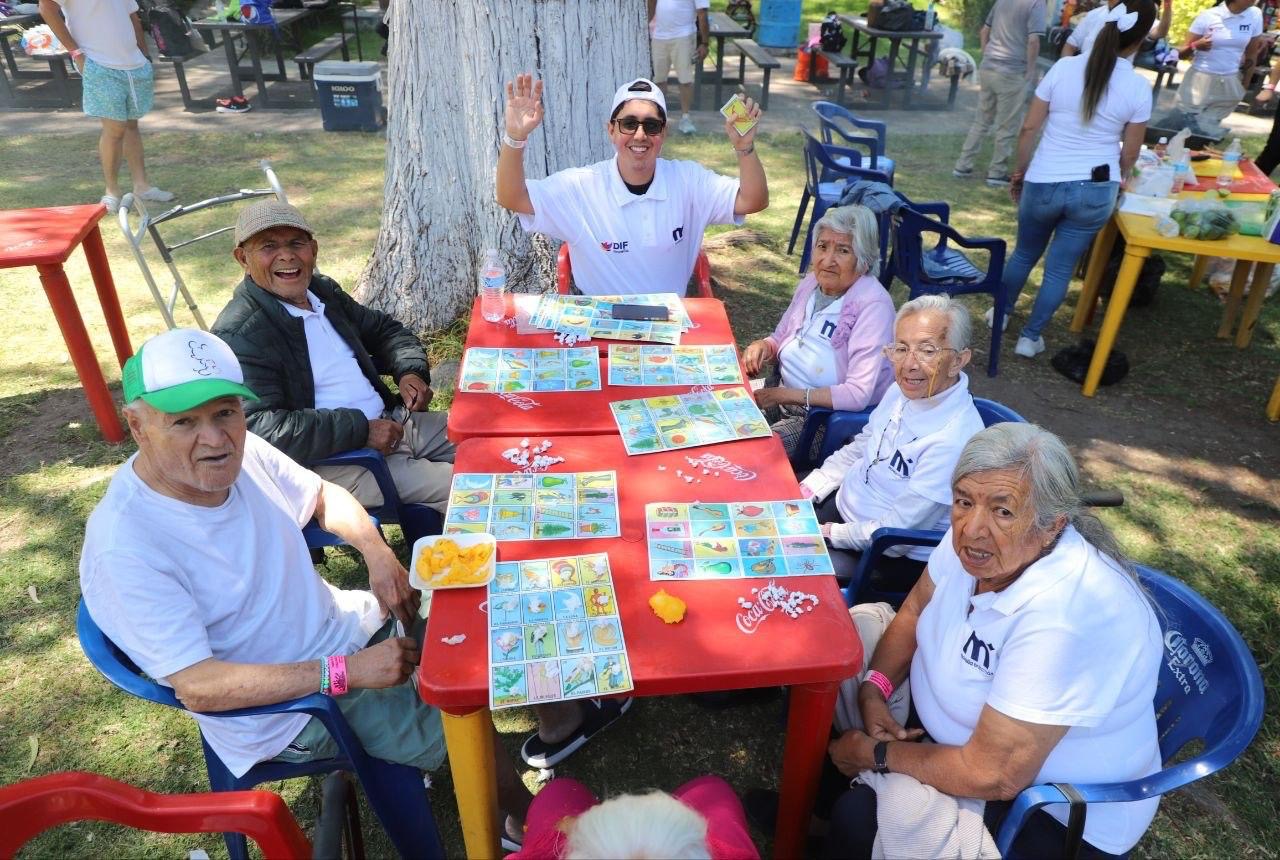 Paola Delgadillo promueve bienestar emocional en adultos mayores con actividades recreativas