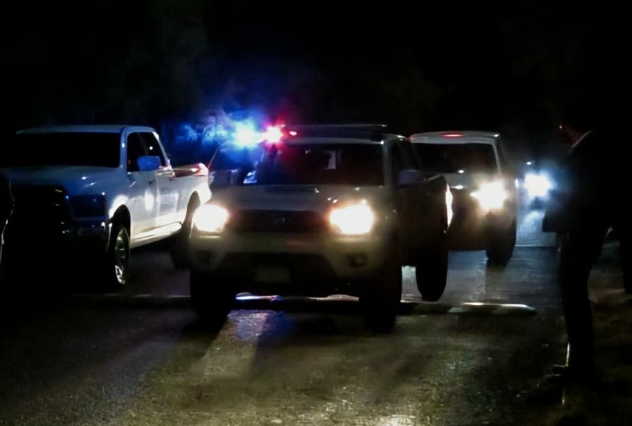 Un Perito muert0 y un Policía de Investigación lesionad0 tras emboscad4 en Aquila