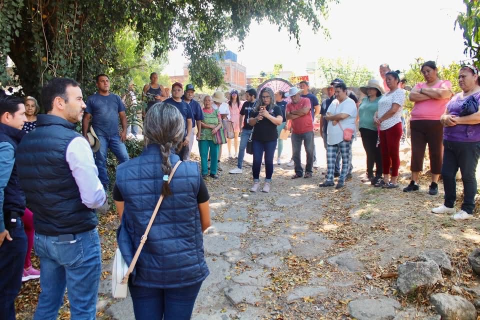 Yankel Benítez Silva supervisa obra con vecinos de Tenencia Morelos