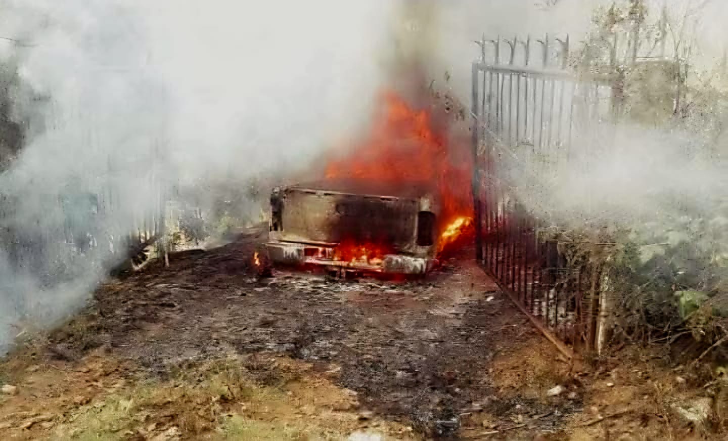 Hallan a hombre calcinado dentro de camioneta quemada en la región de Salvador Escalante 
