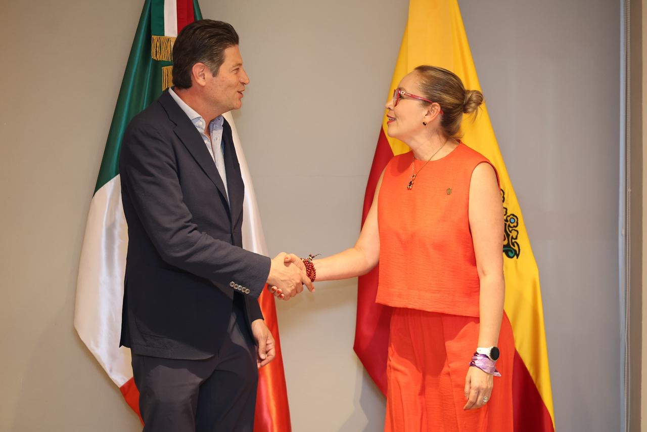 Ofrece Alfonso Martínez ruta a Yarabí Ávila para saldar históricos adeudos de UMSNH