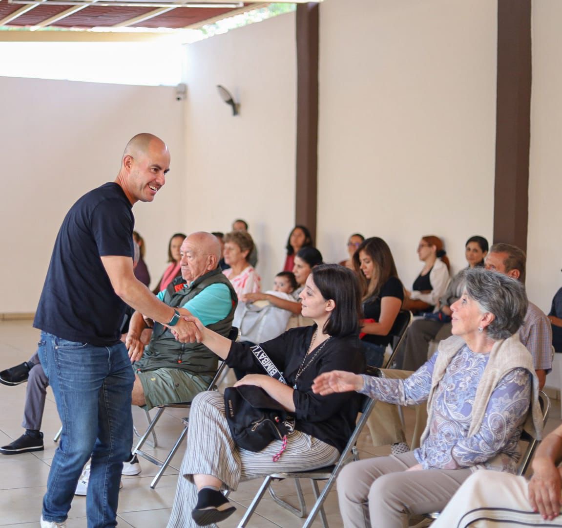 Con diálogo directo, Adolfo Torres da claridad sobre el servicio a habitantes del Fraccionamiento Hacienda del Monte