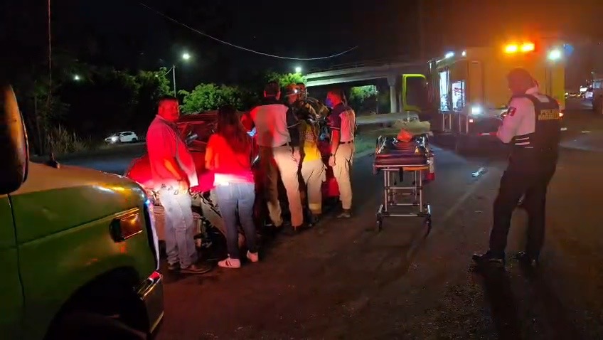 Choque volcadur4 de auto deja un herid0 cerca del Estadio Morelos