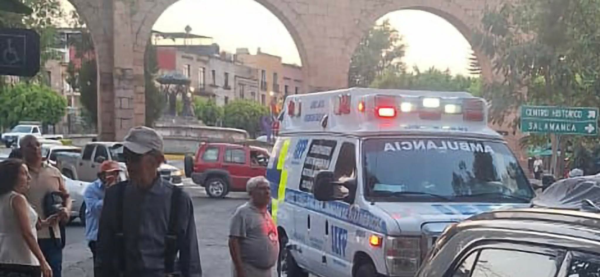Choque entre auto y moto deja un herid0 cerca de la Fuente de Las Tarascas, Morelia