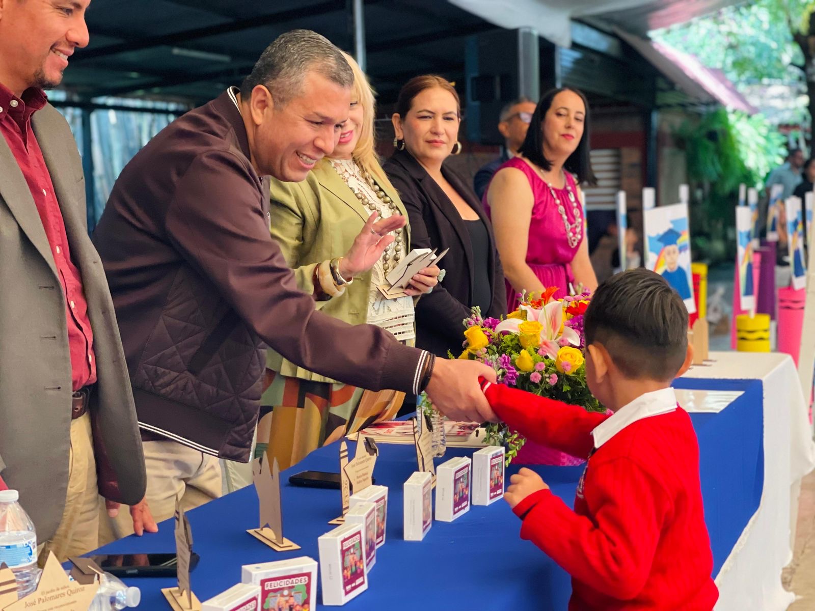 Por darles becas a los niños de Michoacán me quieren sancionar: JC Barragán