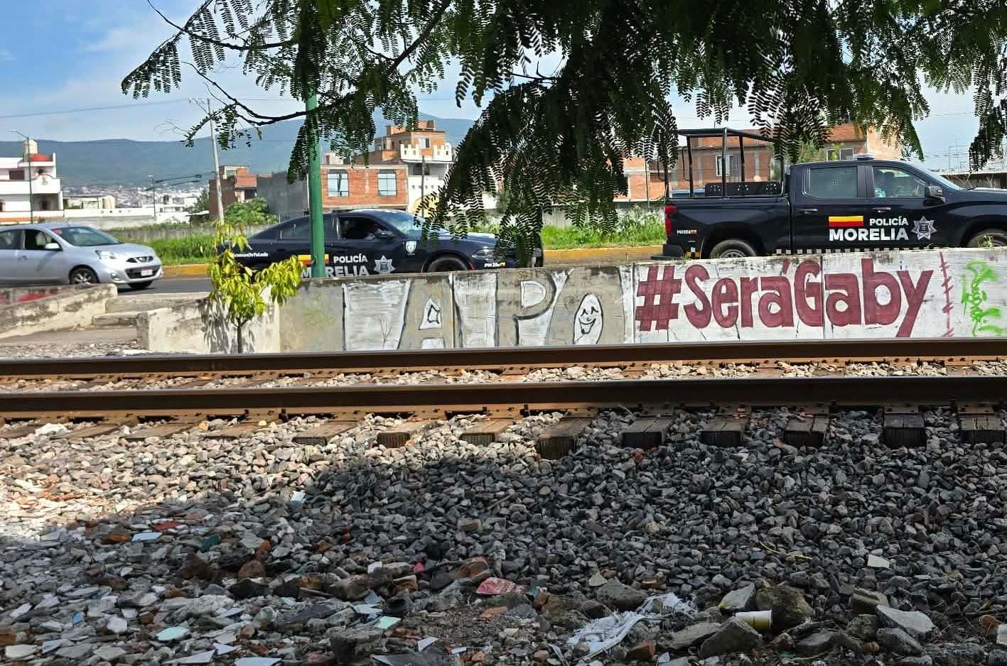 Mujer en aparente situación de calle queda herida tras ser atropellada por el tren en Morelia 