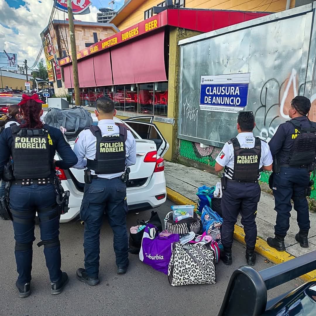 Detienen a pareja acusada de robar objetos de valor del interior de vehículos estacionados, en Morelia 