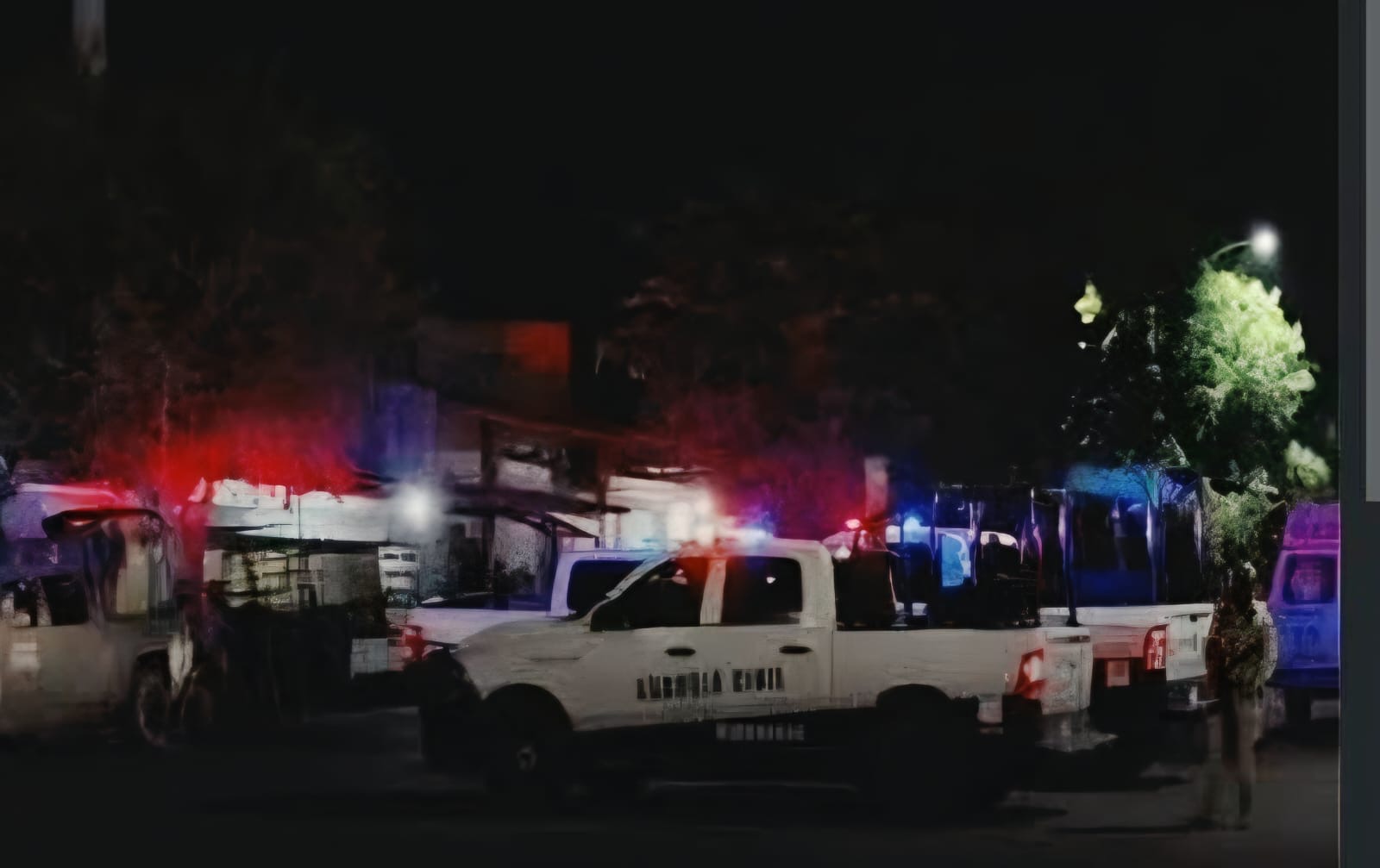 Mat4n a “El Cholo”, frente a un bar en Apatzingán