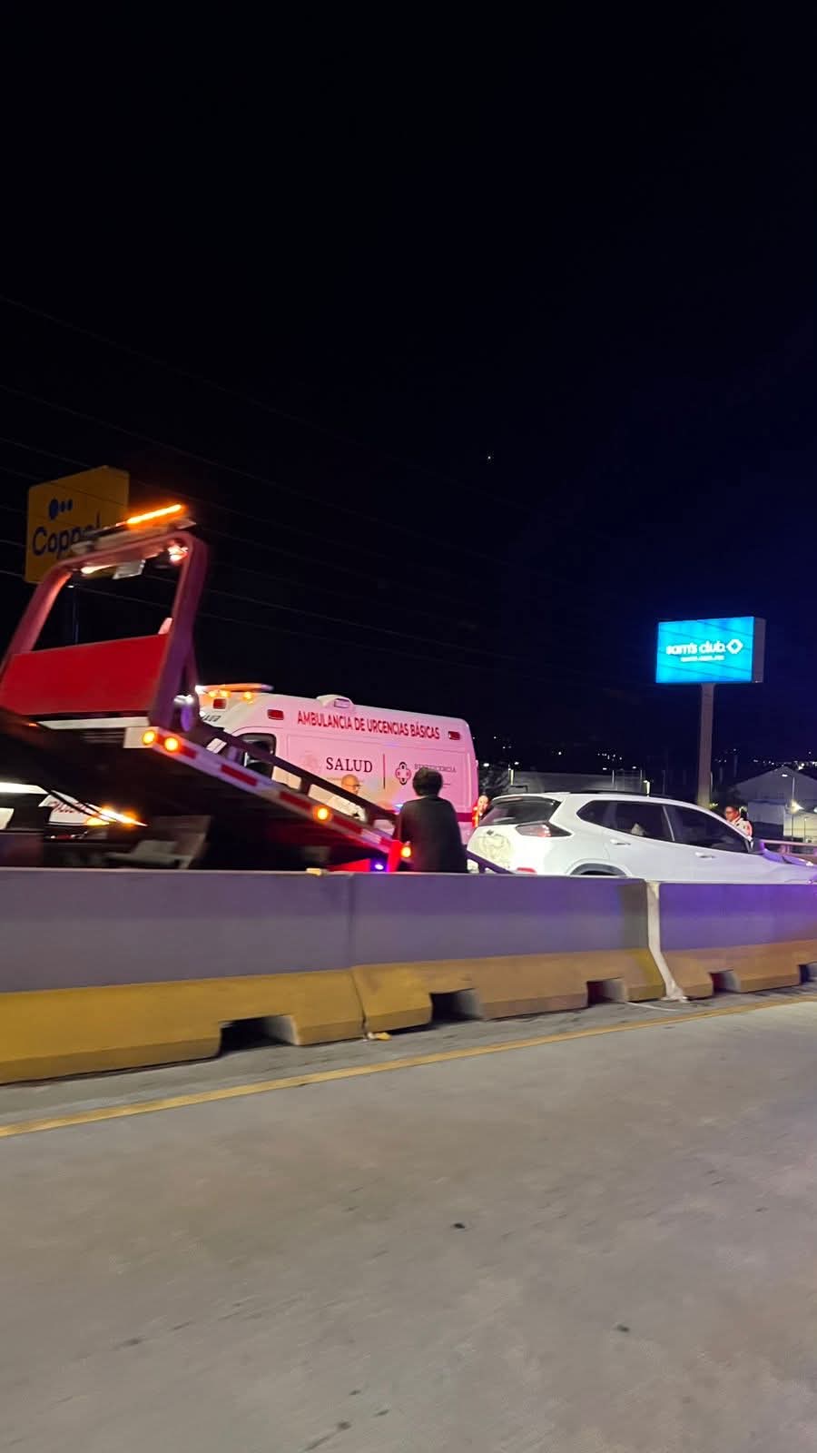 Mujer resulta herid4 tras choque en el Paso Superior Vehicular Independencia