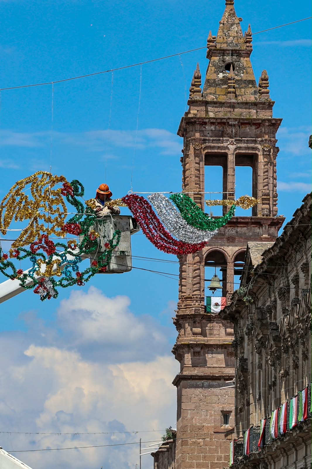 Morelia se ilumina de colores patrios durante septiembre