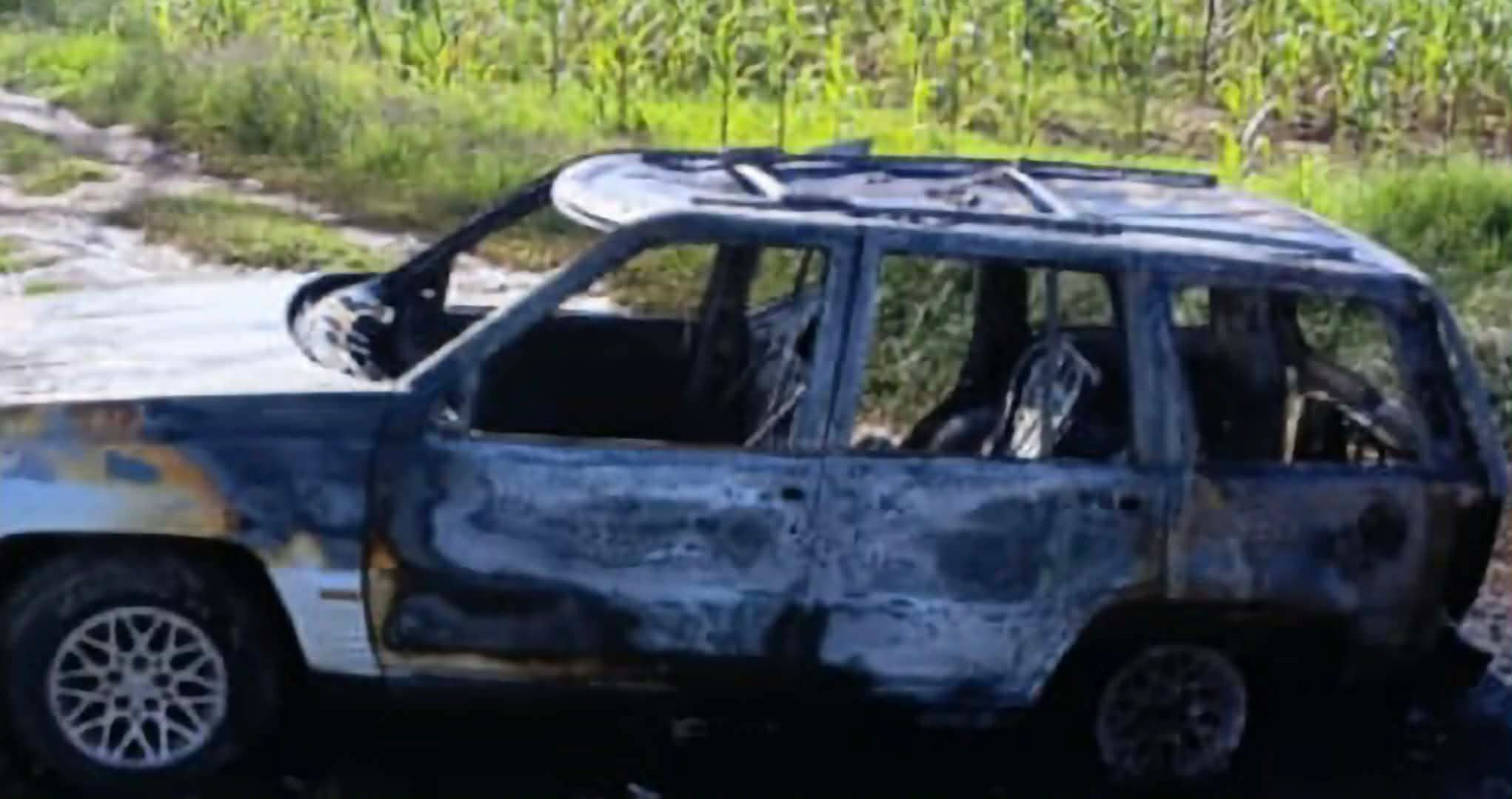 Camioneta arde en llamas a la orilla de la carretera Purépero-Tlazazalca