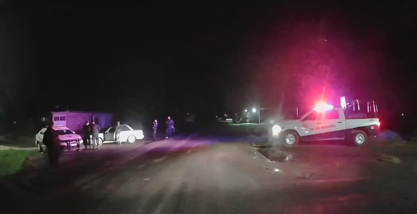 Policías de Pátzcuaro habrían sido atacados al atender reporte de privación de la libertad; un agente resultó herido