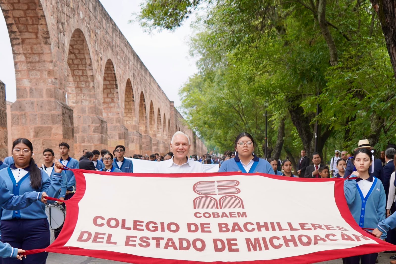Estudiantes del Cobaem presentes en el Desfile Cívico Militar en Morelia