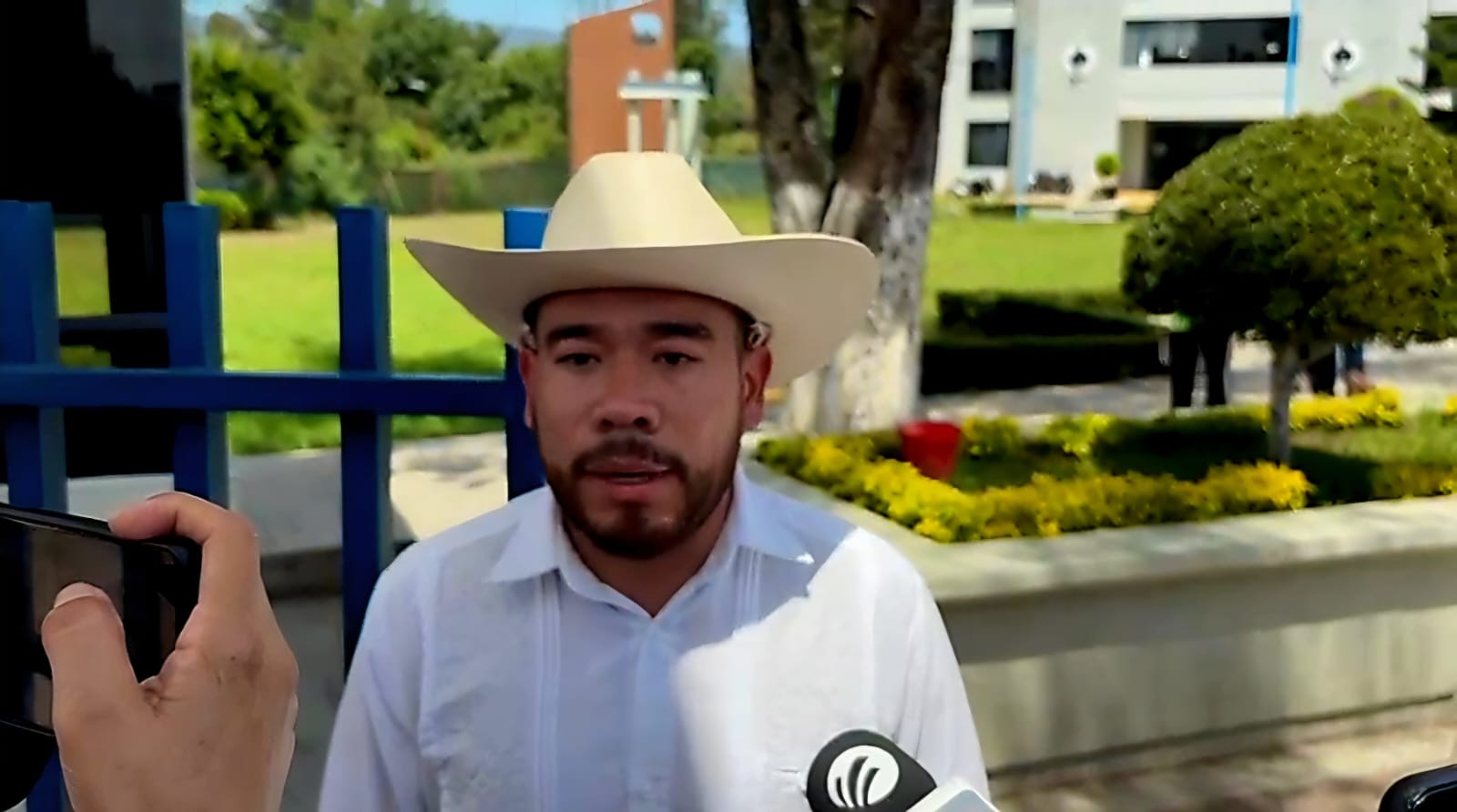 Secretario de Obras de Uruapan asegura que Carlos Manzo tenía un solo celular; desconoce si WhatsApp fue desactivado