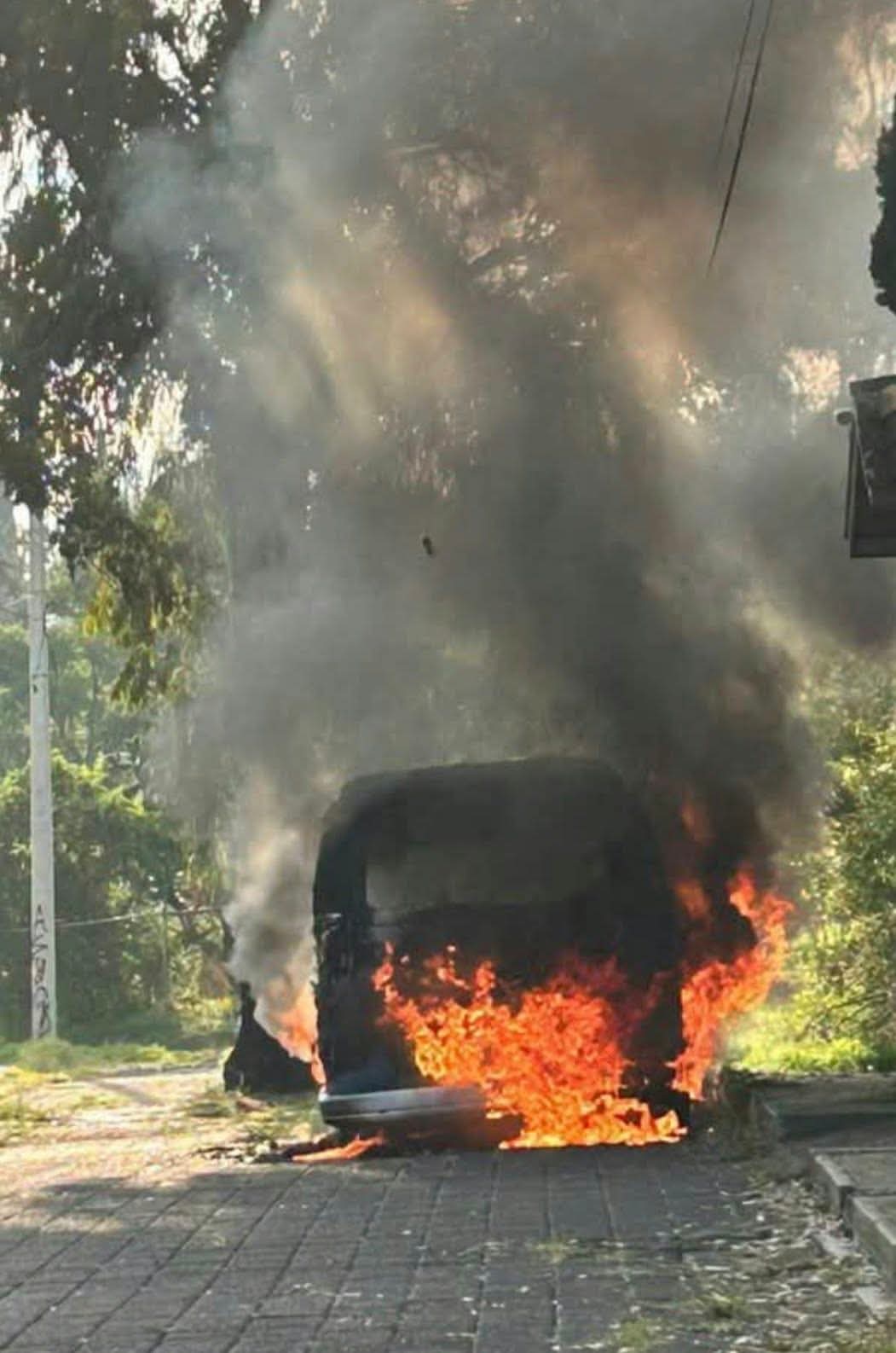 Incendio de vehículo y accidente de moto se registran en distintos puntos de Morelia