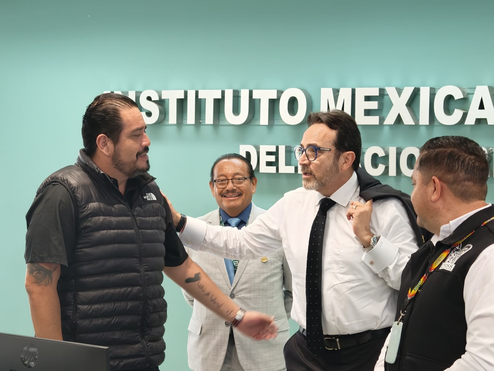 SLyT fortalece capacitación y prestaciones para sus trabajadores en reunión con el IMSS