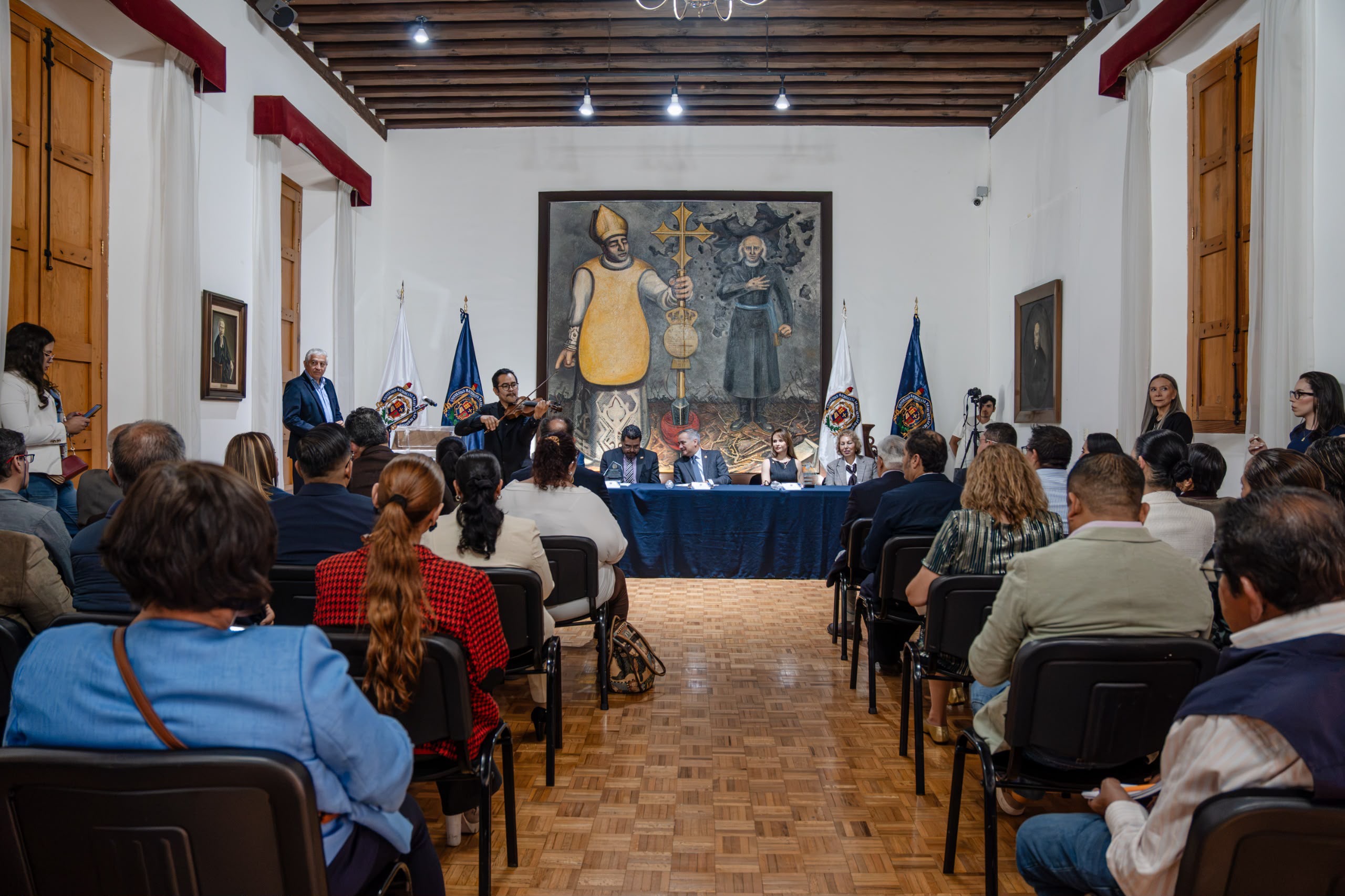 ÉTICA, EJE FUNDAMENTAL DE LA INVESTIGACIÓN NICOLAITA; ENTREGAN RECONOCIMIENTOS