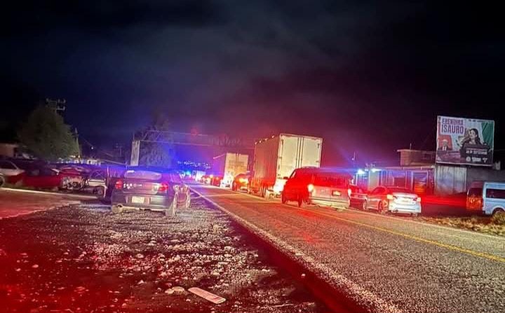 Fatal choque de moto y camioneta deja una joven muerta y dos heridos, en la carretera Paracho-Cherán