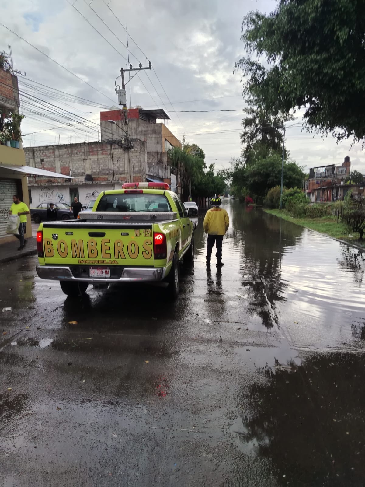 Brigadas municipales atienden reportes por fuerte lluvia en Morelia