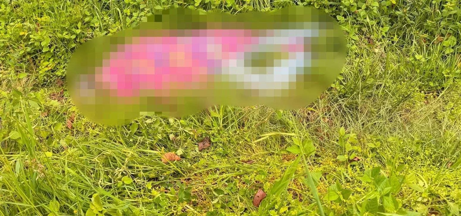 Hallan a hombre asesinado a la orilla de la carretera Zitácuaro-Toluca 