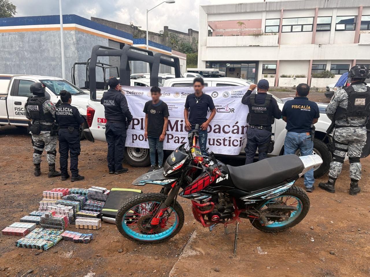 SSP detiene en Uruapan a dos hombres con 448 cajetillas de cigarros ilegales