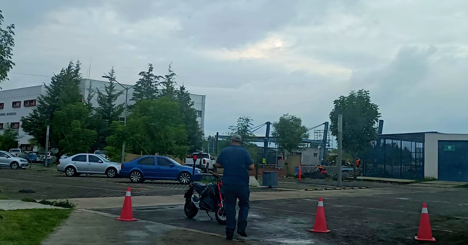 Muere obrero tras caer de lo alto de un edificio dentro de las instalaciones de CU, Morelia
