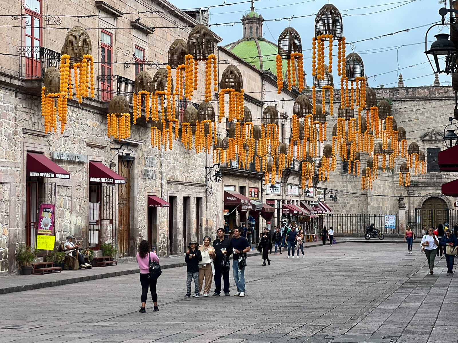 Morelia se viste de tradición para celebrar el Día de Muertos