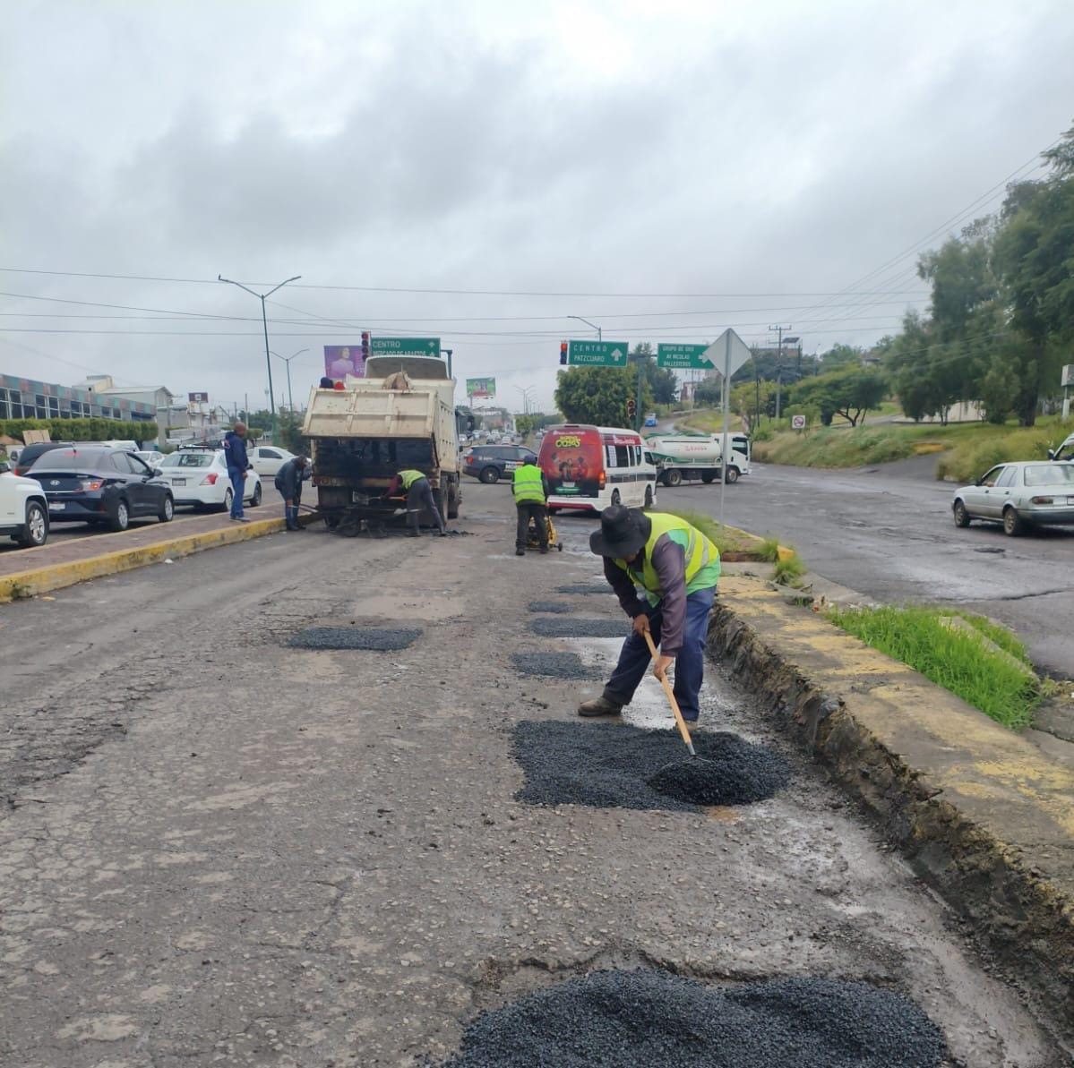 Gobierno de Morelia realiza bacheo en diferentes puntos