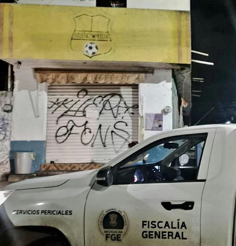 Balean a tres hombres en negocio de micheladas al norte de Morelia; dos mueren