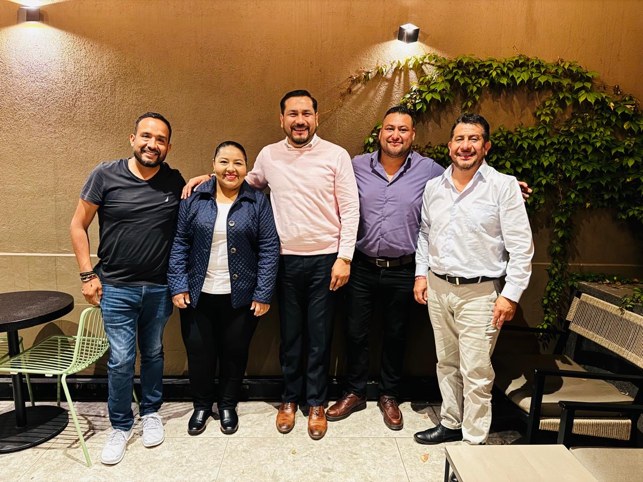 Exalcaldes de la región purépecha cierran filas con Carlos Torres Piña