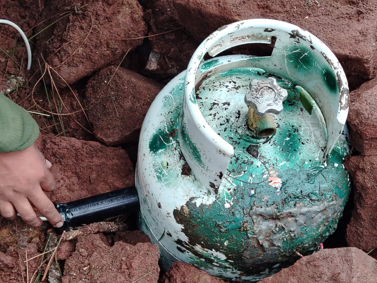 Ejército y Guardia Nacional aseguran 28 explosivos improvisados y localizan dos campamentos en Cotija