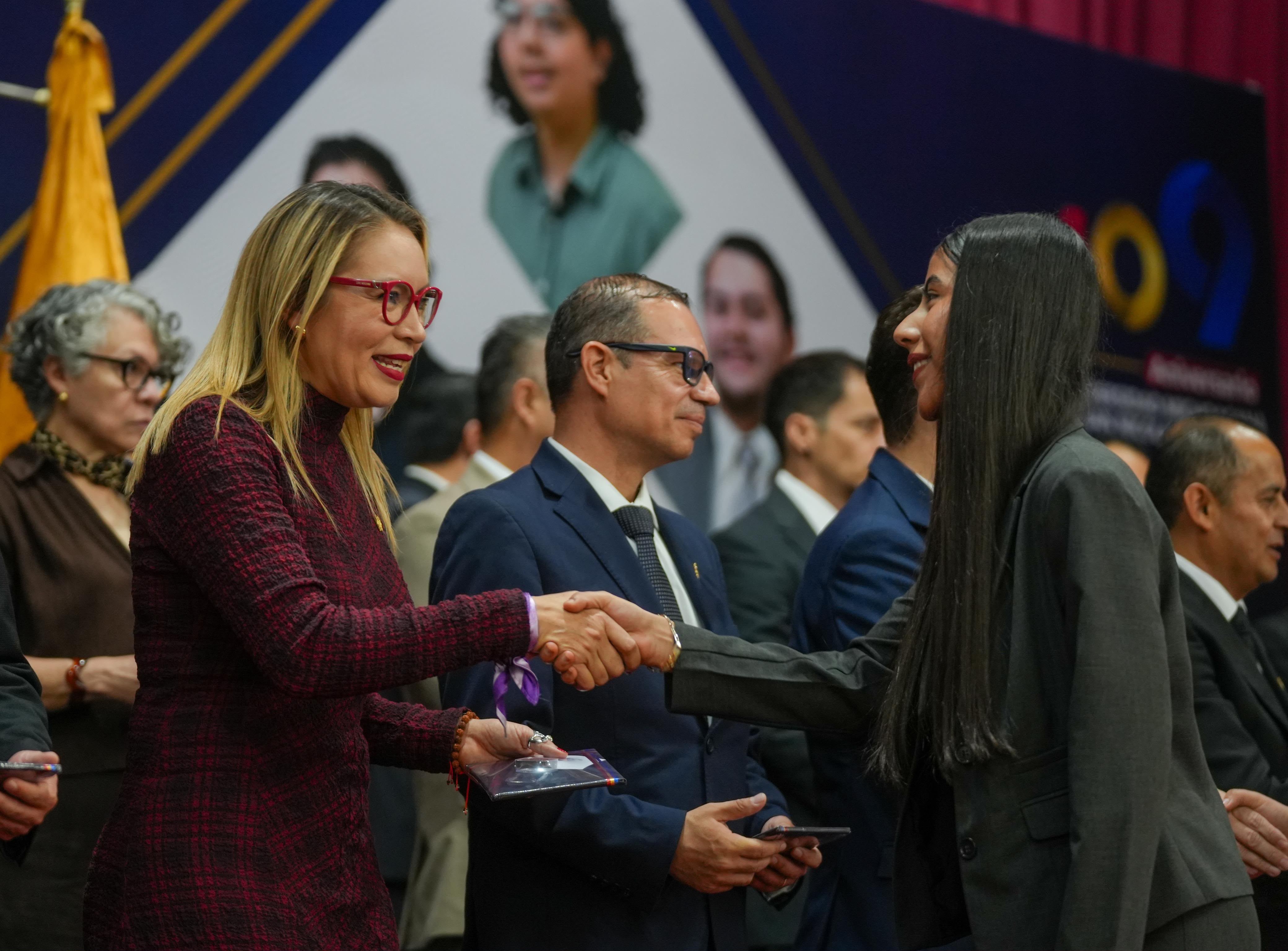 A PONER SU TALENTO AL SERVICIO DE MICHOACÁN, LLAMA YARABÍ ÁVILA A RECIPIENDARIOS DEL PREMIO PADRE DE LA PATRIA