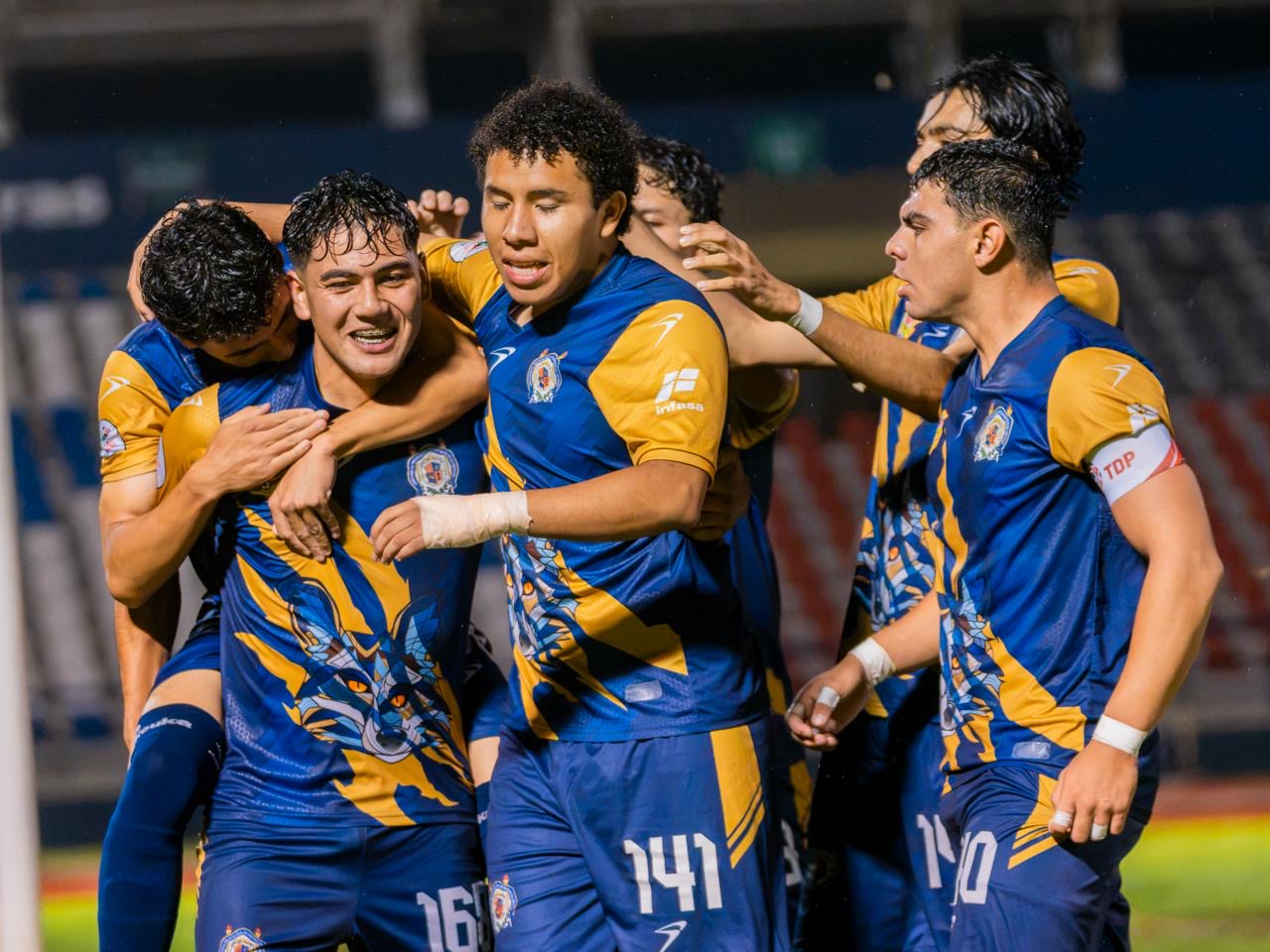 LOS ZORROS MANTIENEN SU PASO PERFECTO