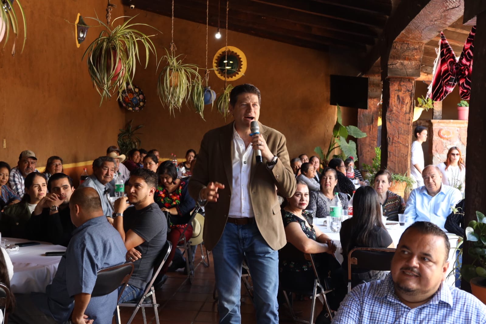 Somos más los que queremos la paz: Alfonso Martínez Alcázar