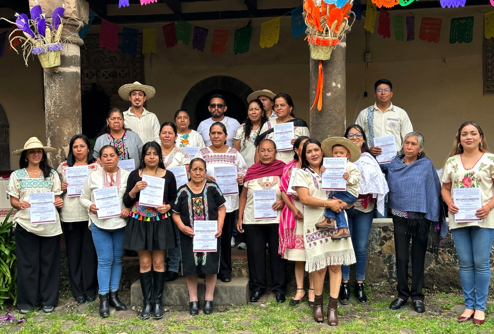 Reconocen y premian la artesanía de Zacán