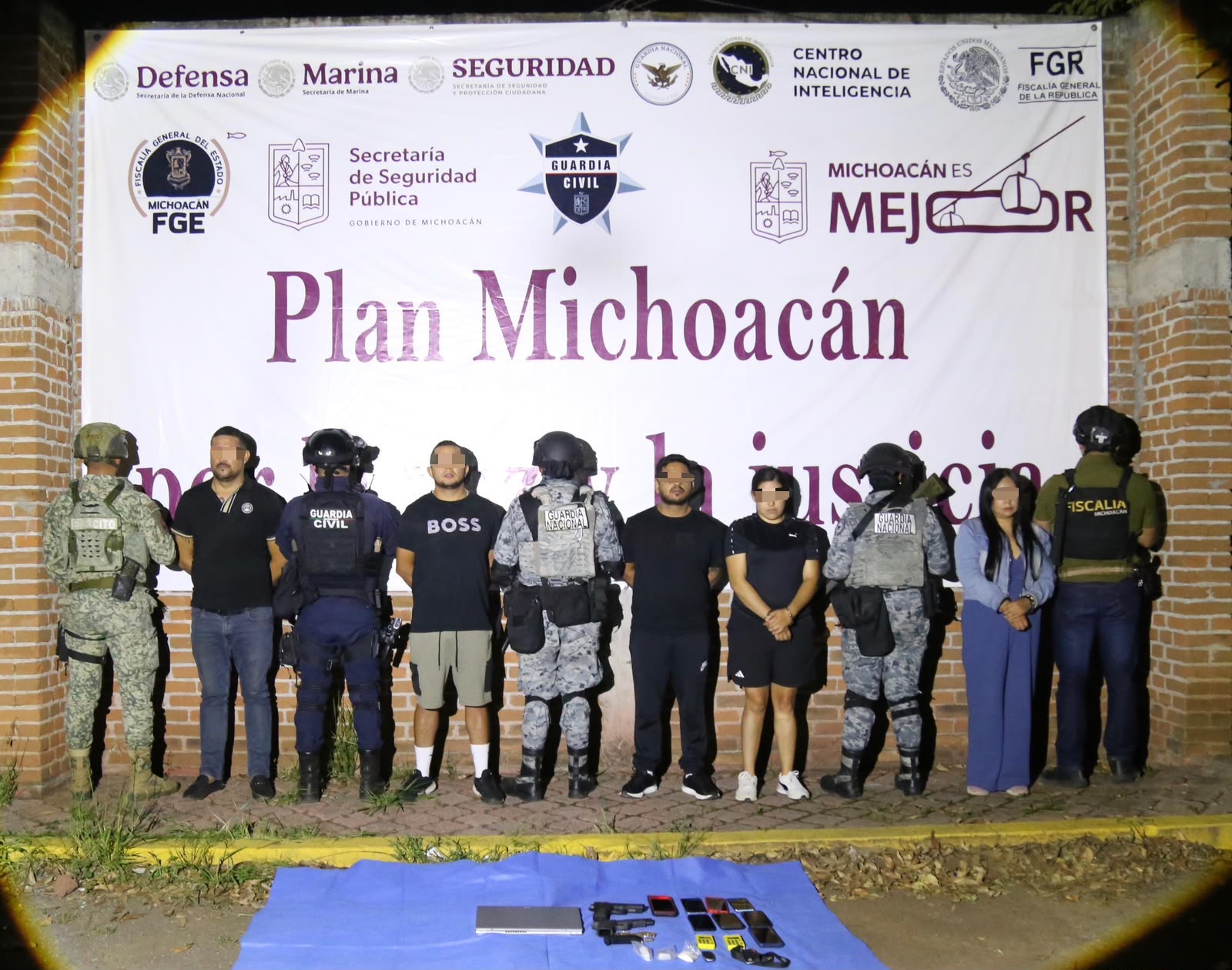 Guardia Civil detiene a 5 personas con arm4s de fueg0 y drog4 en Cuitzeo