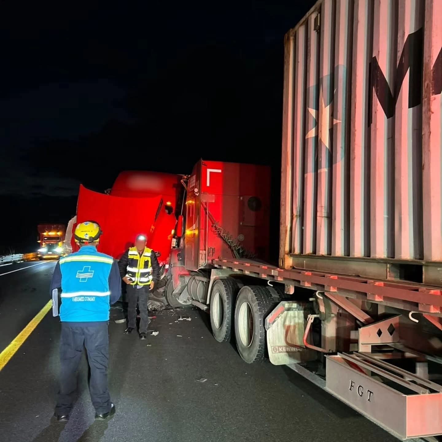 Se registra choque frontal entre dos tractocamiones en la Pátzcuaro-Cuitzeo